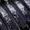 Närbild av aluminium som formas till gjutgods på Stena Aluminium